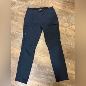 Arc'teryx Women's Sabria Pull-On Stretch Nylon Hiking Pants Navy Blue, Size 4